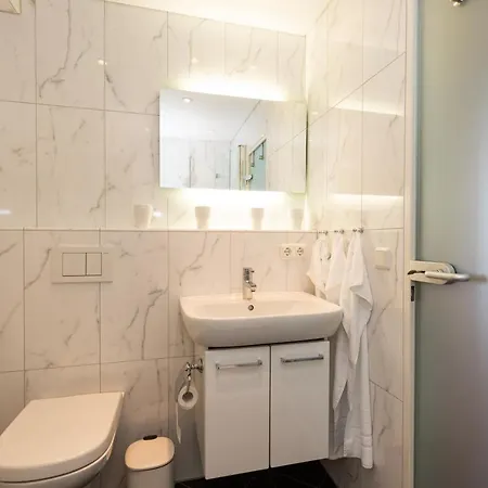 Lord Nelson 802 Apartman *